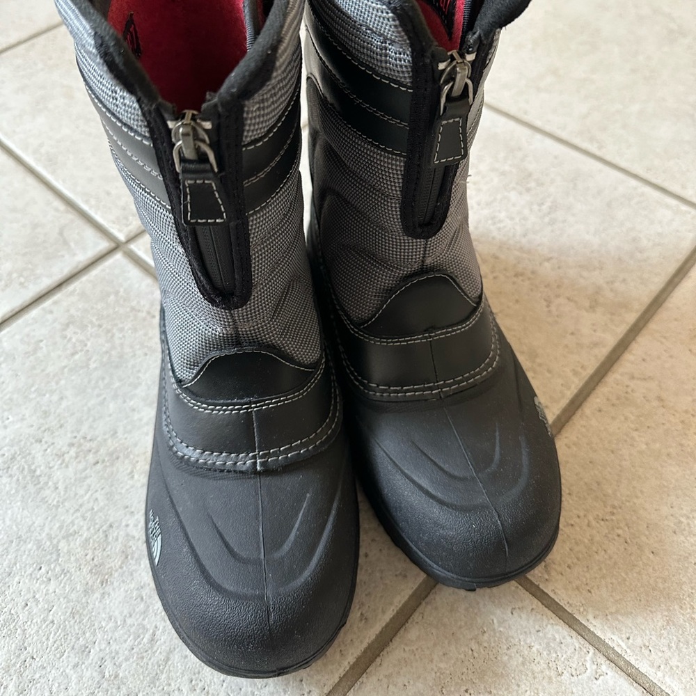 EUC Boys Northface ThermaFelt Waterproof snow Boots Shoes Size 6